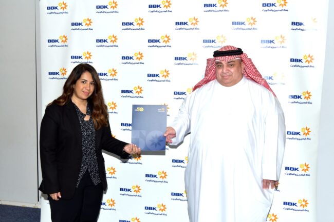 البحرين والكويت يسلم دعمًا ماليًا لجمعية الصحفيين البحرينية-c199dcc0