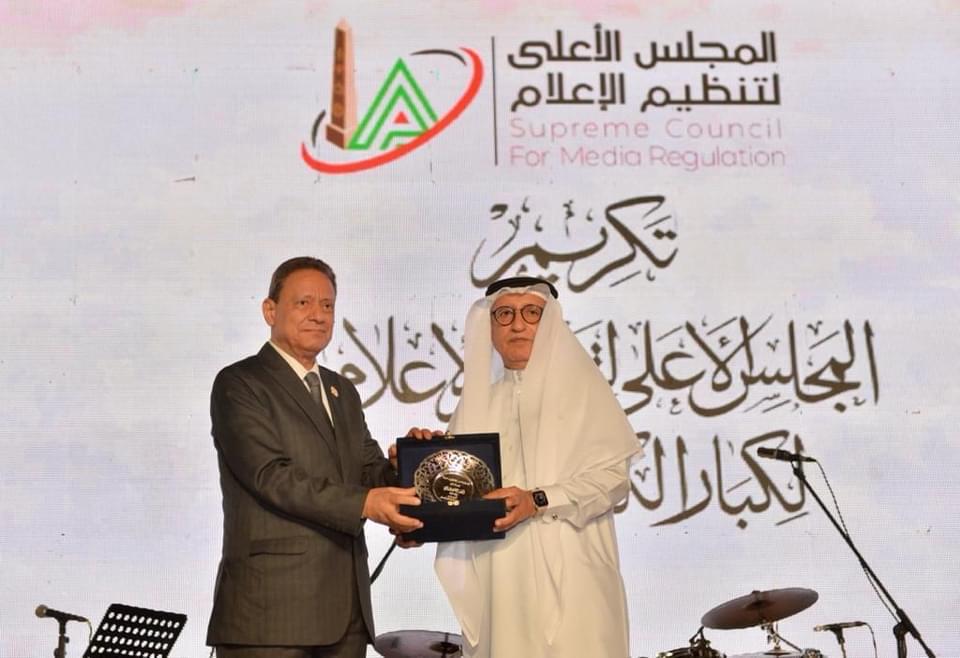 المجلس الأعلى للإعلام في مصر يكرم رئيس جمعية الصحفيين البحرينية عيسى الشايجي