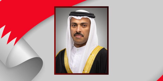وزير الإعلام يهنئ رئيس وأعضاء مجلس إدارة جمعية الصحفيين البحرينية