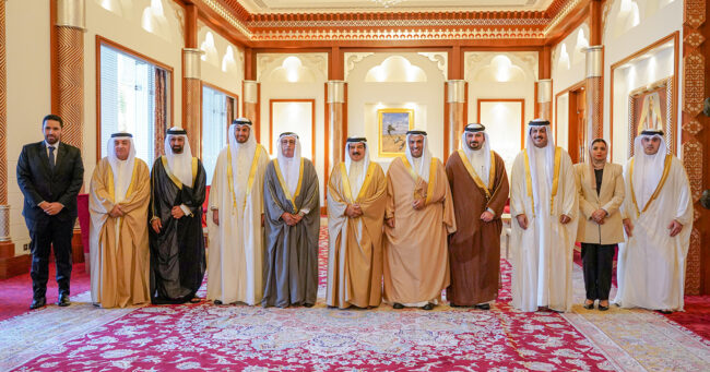 جلالة الملك المعظم يستقبل رئيس وأعضاء مجلس الإدارة الجديد لجمعية الصحافيين البحرينية